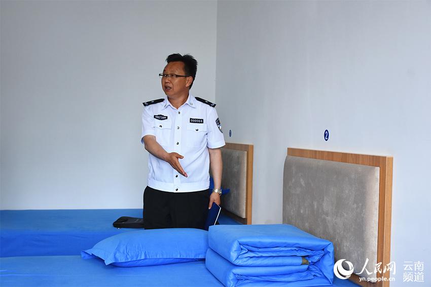 姜作佳生前工作照片。（供图）