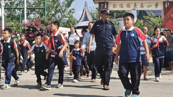 从护学队到“警校村家+N”——解析一所乡村小学的平安“密码”