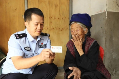 蔺发宝：恪尽职守抓党务 担当实干践初心
