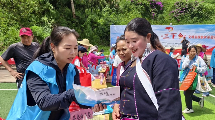 普洱市孟连县司法局：“双语”普法架起连心桥 共绘民族团结同心圆
