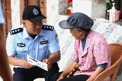 群众的认可最珍贵——“瓦扎警官”的彝乡情