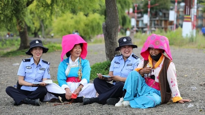 湖畔风“警”，“索玛”花开