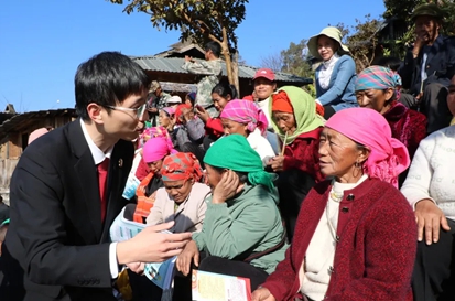 月亮古寨里的“三句半”