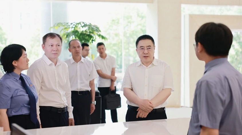 胡大鹏在曲靖调研时强调 深化综治中心规范化建设 夯实基层安全稳定根基