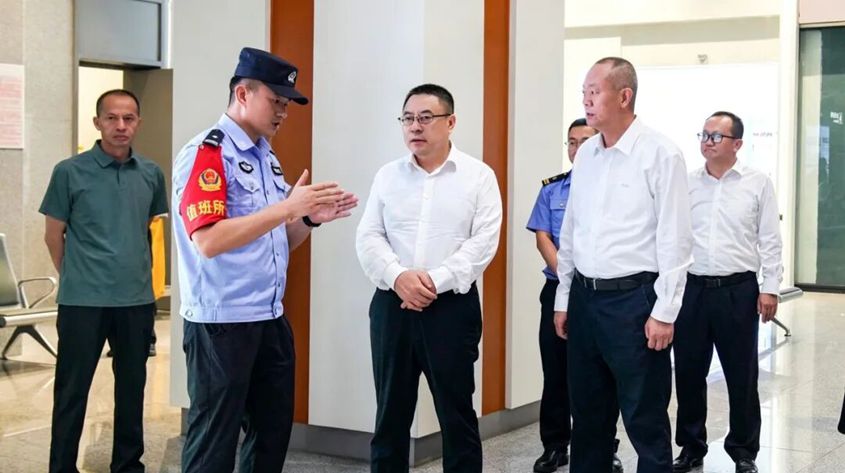 胡大鹏在磨憨口岸调研时强调 筑牢边境口岸防线 严防跨境违法犯罪