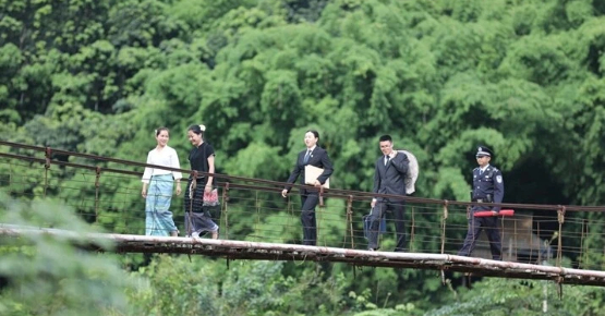 西双版纳州法院：雨林为证 法护青绿