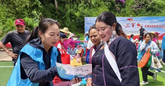 普洱市孟连县司法局：“双语”普法架起连心桥 共绘民族团结同心圆