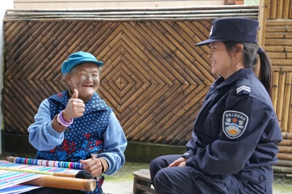 独龙江畔，那座看不见的“桥”，她天天走