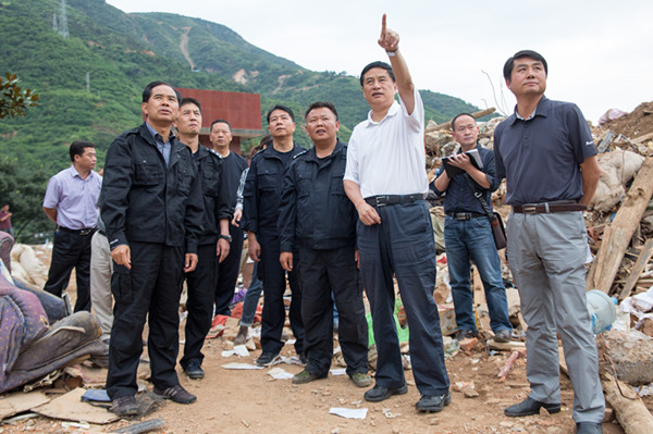 胡水旺一行深入昭通鲁甸"8·03"地震灾区指导抗震救灾和灾后重建工作