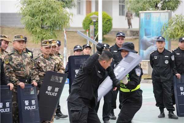 富宁举办反恐处突警务实战培训班5