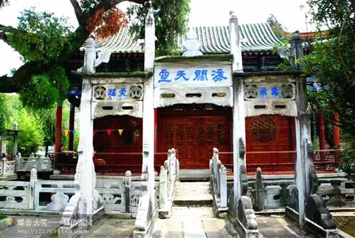 4、大理一中校内 海阔天空_