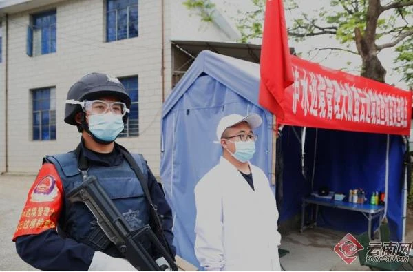 云南怒江南大门防疫镜头：民警24小时坚守前沿哨卡